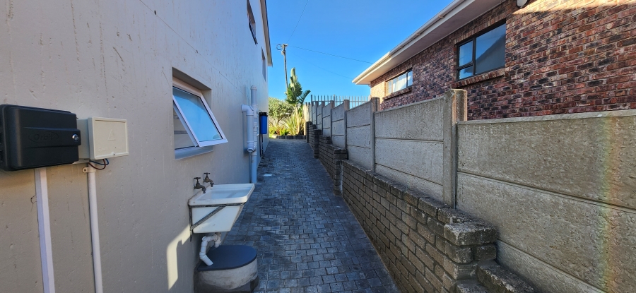 3 Bedroom Property for Sale in Dana Bay Western Cape